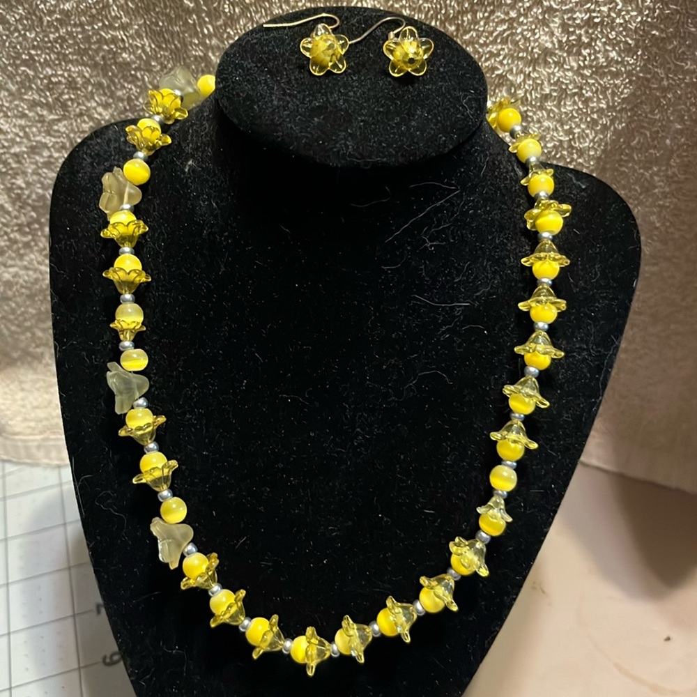 Woman’s necklace and earrings set